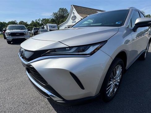 Used 2023 Toyota Venza XLE AWD/4WD image 11