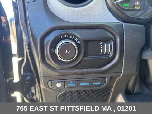Used 2024 Jeep Wrangler Unlimited AWD/4WD image 25