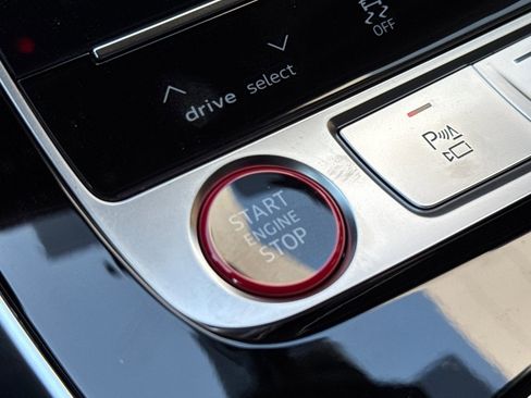 New 2025 Audi RS Q8 performance image 20