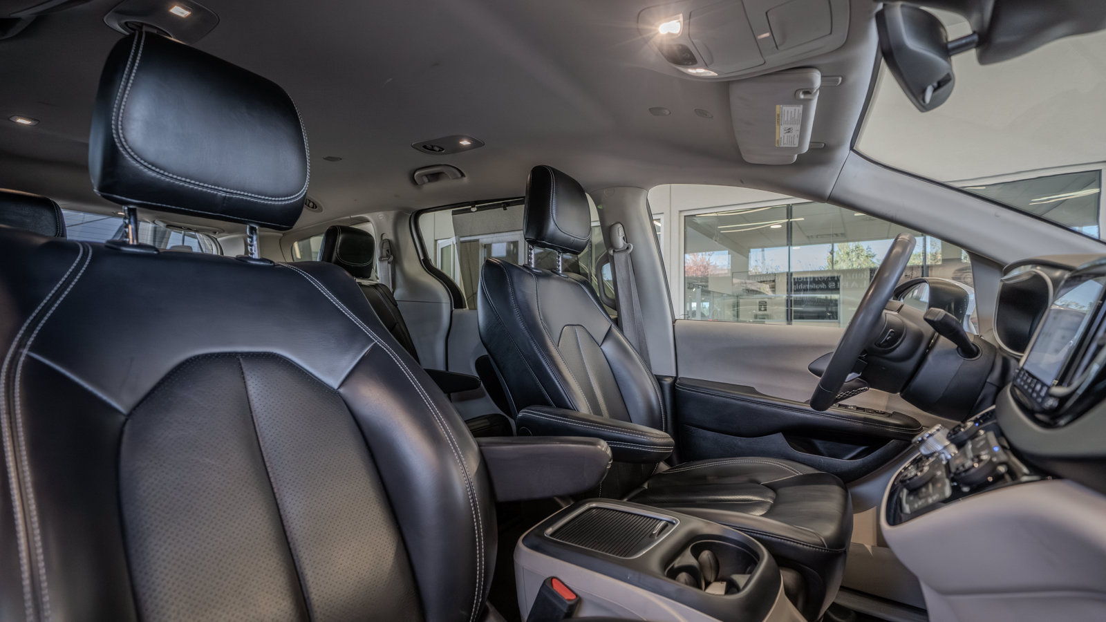 Used 2023 Chrysler Pacifica Touring-L FWD image 31