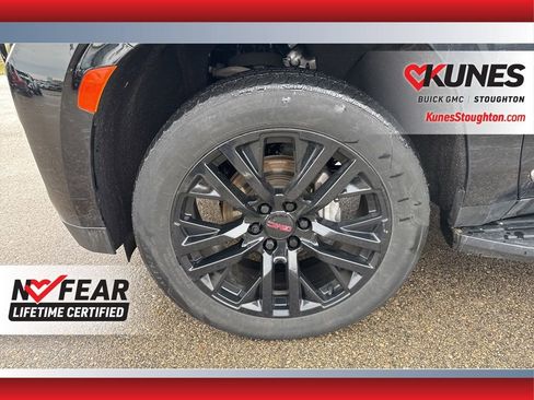 Used 2021 GMC Yukon SLT w/ SLT Premium Package image 16