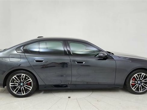 Used 2025 BMW 540i xDrive w/ Executive Package image 6
