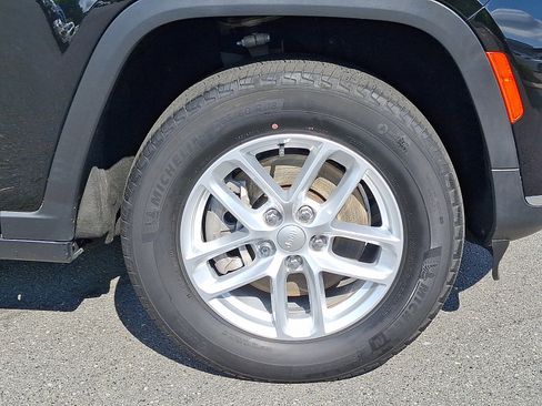 Used 2022 Jeep Grand Cherokee L Laredo w/ Luxury Tech Group I image 8