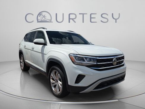 Used 2021 Volkswagen Atlas SE w/ Panoramic Sunroof Package FWD image 3