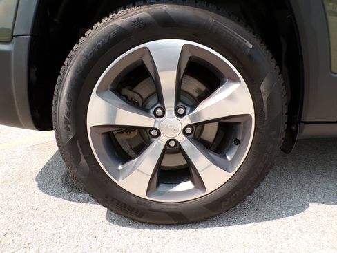 Used 2019 Jeep Cherokee Limited AWD/4WD image 21