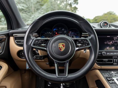 Used 2020 Porsche Macan image 28