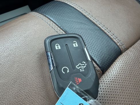 Used 2021 Chevrolet Silverado 1500 High Country w/ Technology Package image 32