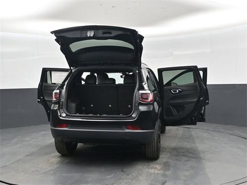 New 2026 Jeep Compass Latitude image 48