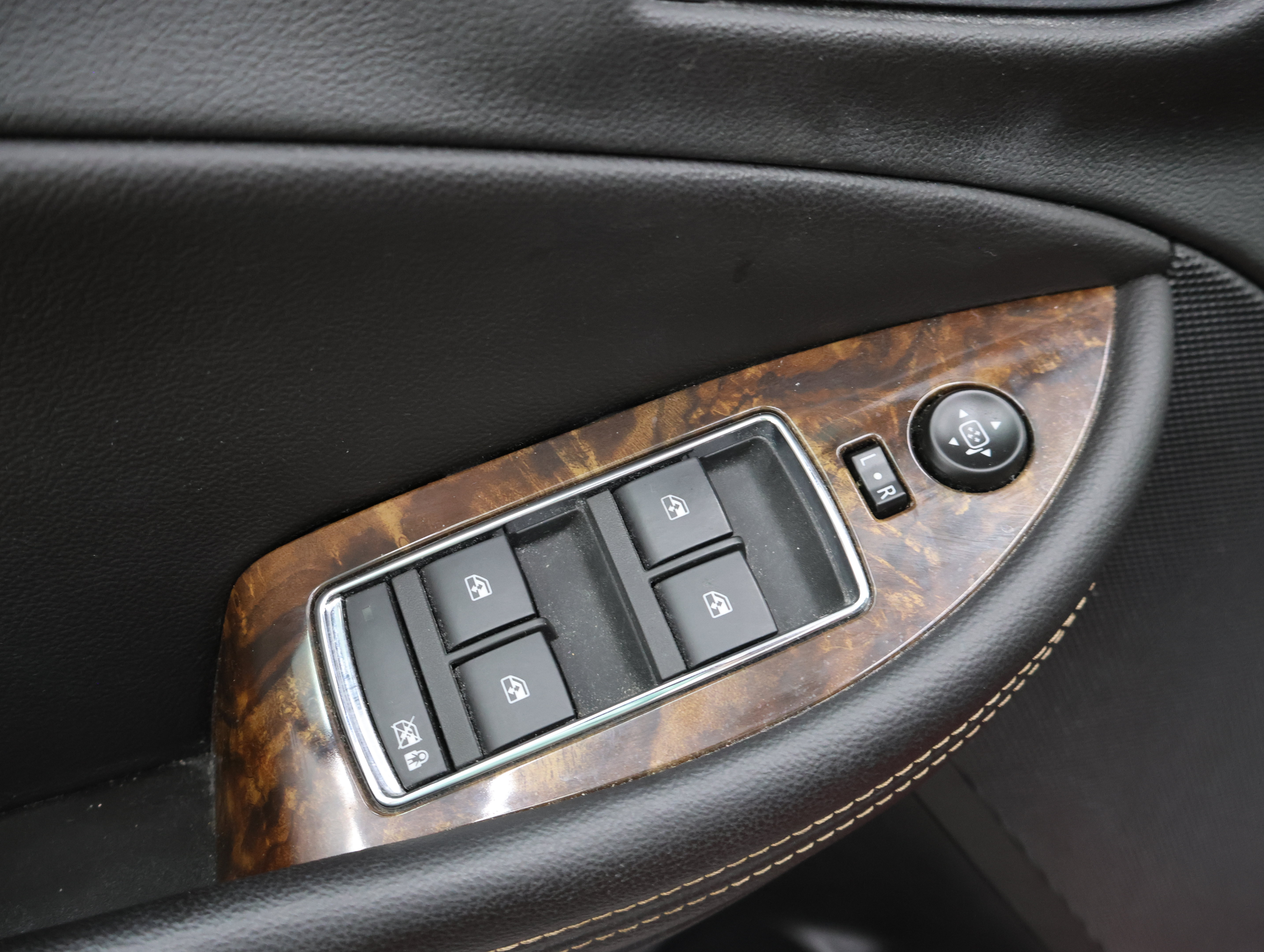 Used 2015 Chevrolet Impala LT w/ Convenience Package FWD image 35