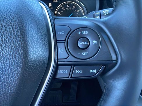 Used 2023 Toyota Venza LE image 25