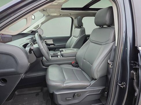 New 2025 Ford Expedition Active image 15