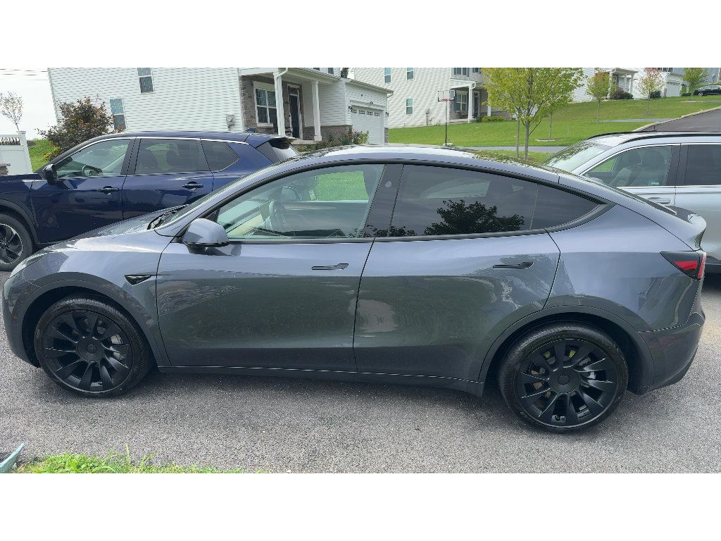 Used 2023 Tesla Model Y Long Range AWD/4WD image 3