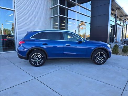 Used 2026 Mercedes-Benz GLC 300 4MATIC image 2