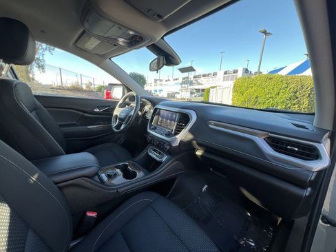 Used 2023 GMC Acadia SLE w/ Elevation Edition image 28