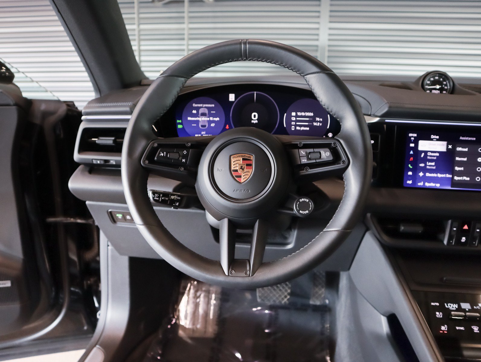 Certified 2024 Porsche Macan 4 Electric AWD/4WD image 13