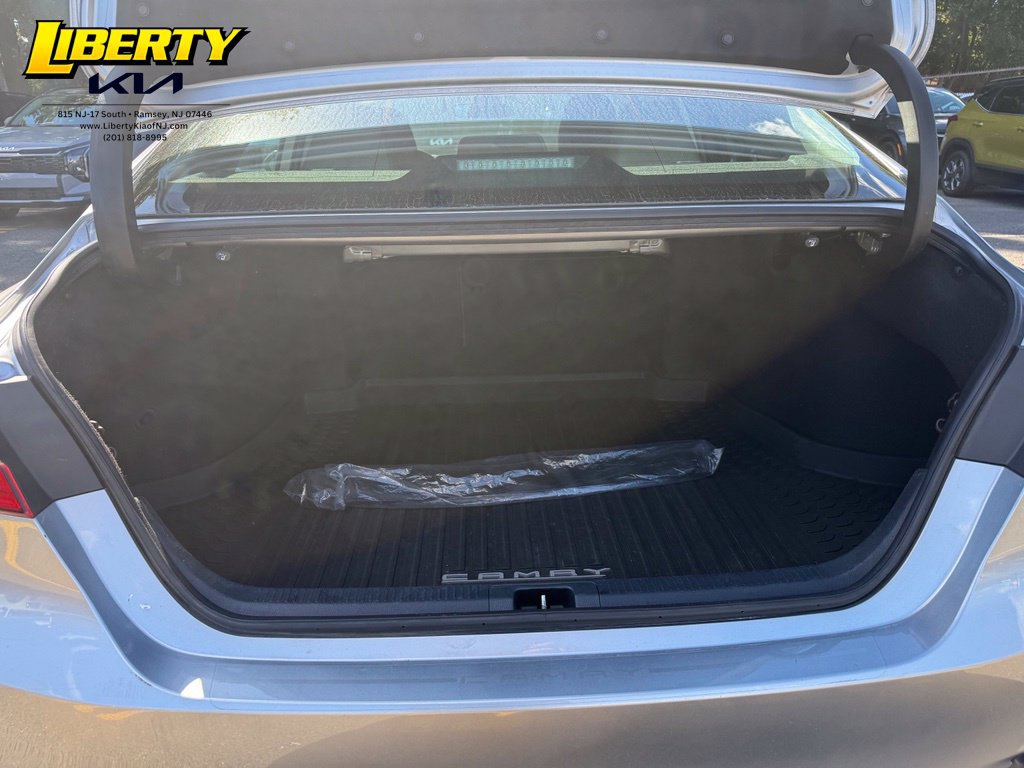 Used 2020 Toyota Camry LE FWD image 11