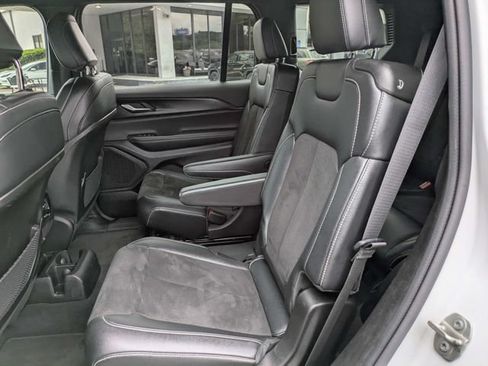 Used 2023 Jeep Grand Cherokee L Laredo AWD/4WD image 15