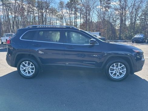 Used 2016 Jeep Cherokee Latitude w/ Cold Weather Group image 6