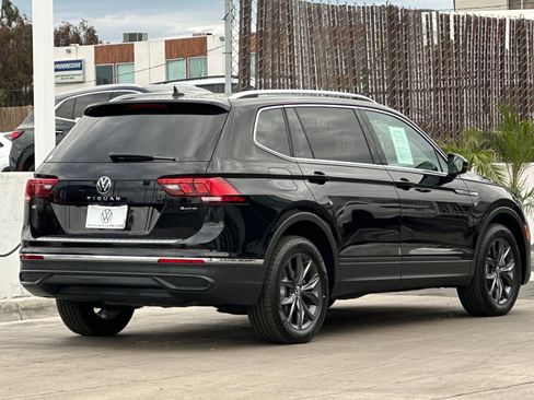 Used 2022 Volkswagen Tiguan SE w/ Panoramic Sunroof Package image 5