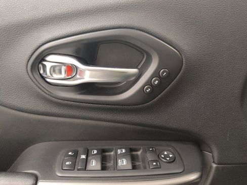 Used 2019 Jeep Cherokee Limited AWD/4WD image 27
