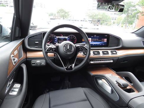 Used 2025 Mercedes-Benz GLE 350 4MATIC w/ Winter Package image 10