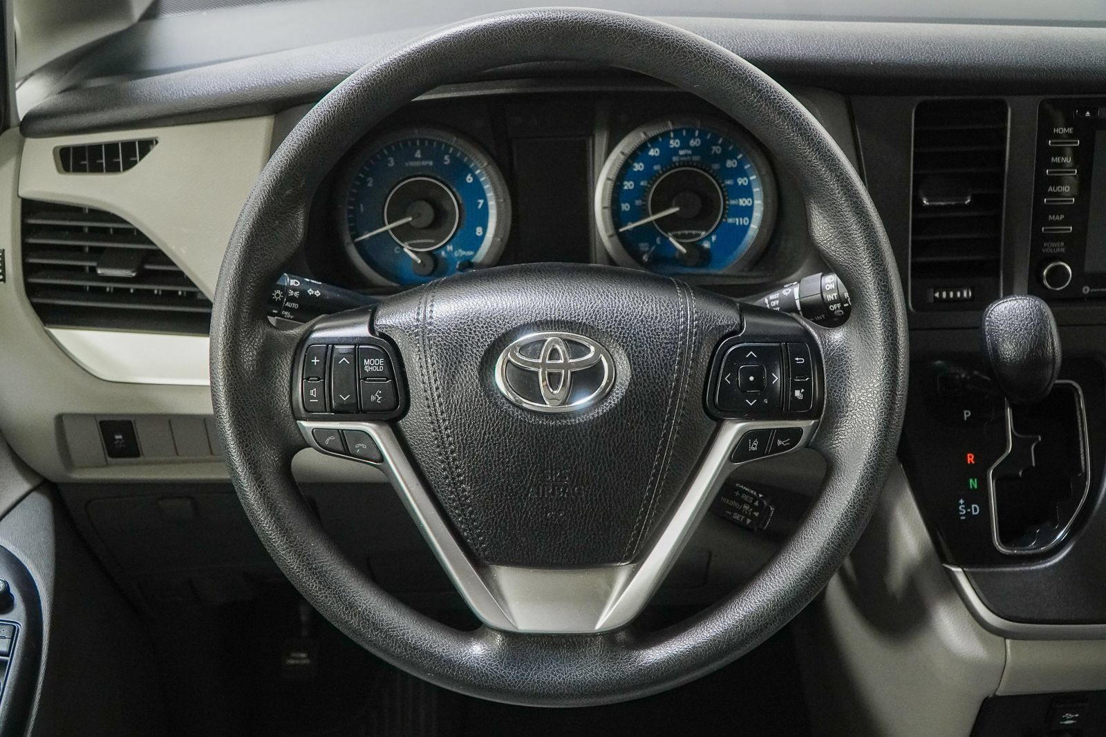 Used 2020 Toyota Sienna LE FWD image 23