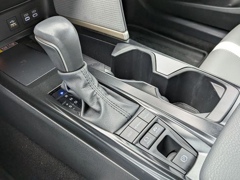 Used 2025 Toyota Camry SE w/ Convenience Package image 25