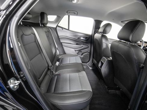Used 2025 Chevrolet Trax LT FWD image 12