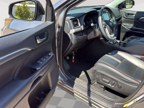 Used 2019 Toyota Highlander SE AWD/4WD image 7