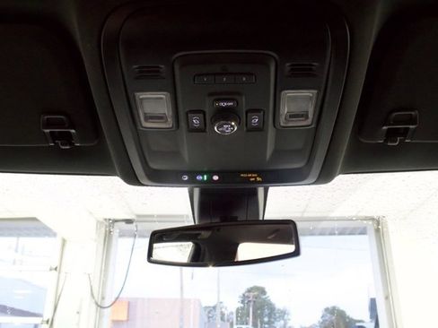 Used 2021 Chevrolet Suburban Premier image 20