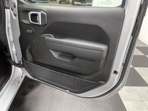 Used 2024 Jeep Gladiator Sport image 23