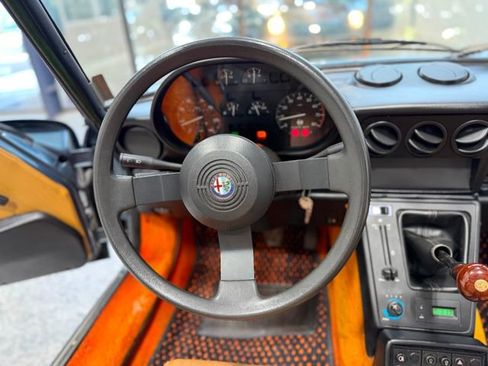 Used 1988 Alfa Romeo Spider Veloce RWD image 23