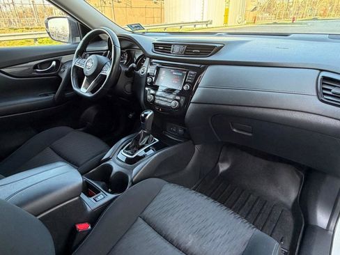 Used 2018 Nissan Rogue SV image 17