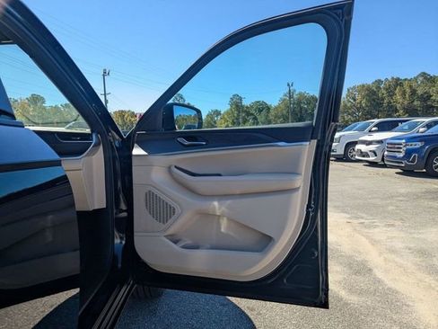 New 2025 Jeep Grand Cherokee Limited w/ Luxury Tech Group II image 36