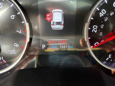 Used 2020 Toyota RAV4 XLE Premium image 16