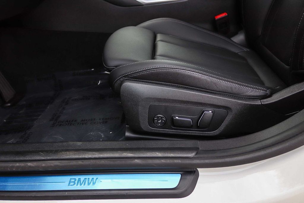Used 2026 BMW 330i Sedan w/ Convenience Package RWD image 21