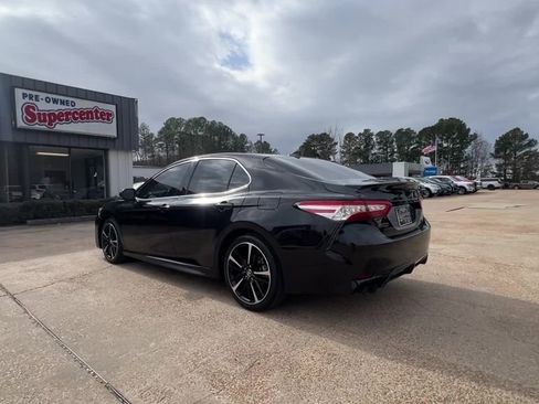 Used 2020 Toyota Camry XSE image 4