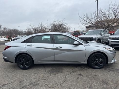 Used 2022 Hyundai Elantra SEL image 13