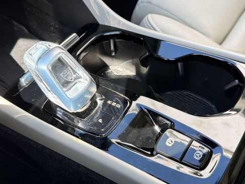 Used 2023 Volvo XC40 B5 Plus w/ Protection Package Premier image 18