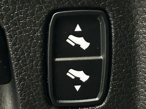 Used 2023 RAM 1500 Big Horn image 8