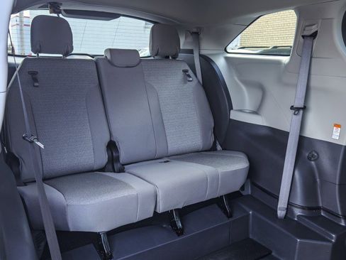 Used 2024 Toyota Sienna LE image 22