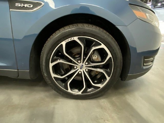 Used 2018 Ford Taurus SHO AWD/4WD image 17