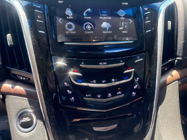 Used 2019 Cadillac Escalade Premium Luxury AWD/4WD image 15