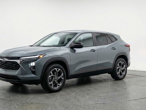 Used 2025 Chevrolet Trax LT w/ LT Convenience Package image 3