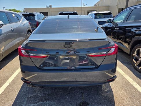Used 2025 Toyota Camry SE w/ Convenience Package FWD image 7