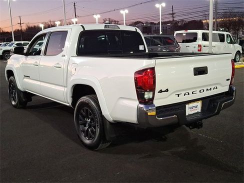 Certified 2022 Toyota Tacoma SR5 image 5