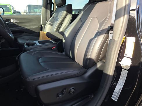 New 2026 Chrysler Voyager LX image 20