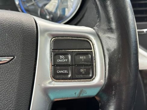 Used 2011 Chrysler 300 C RWD image 23