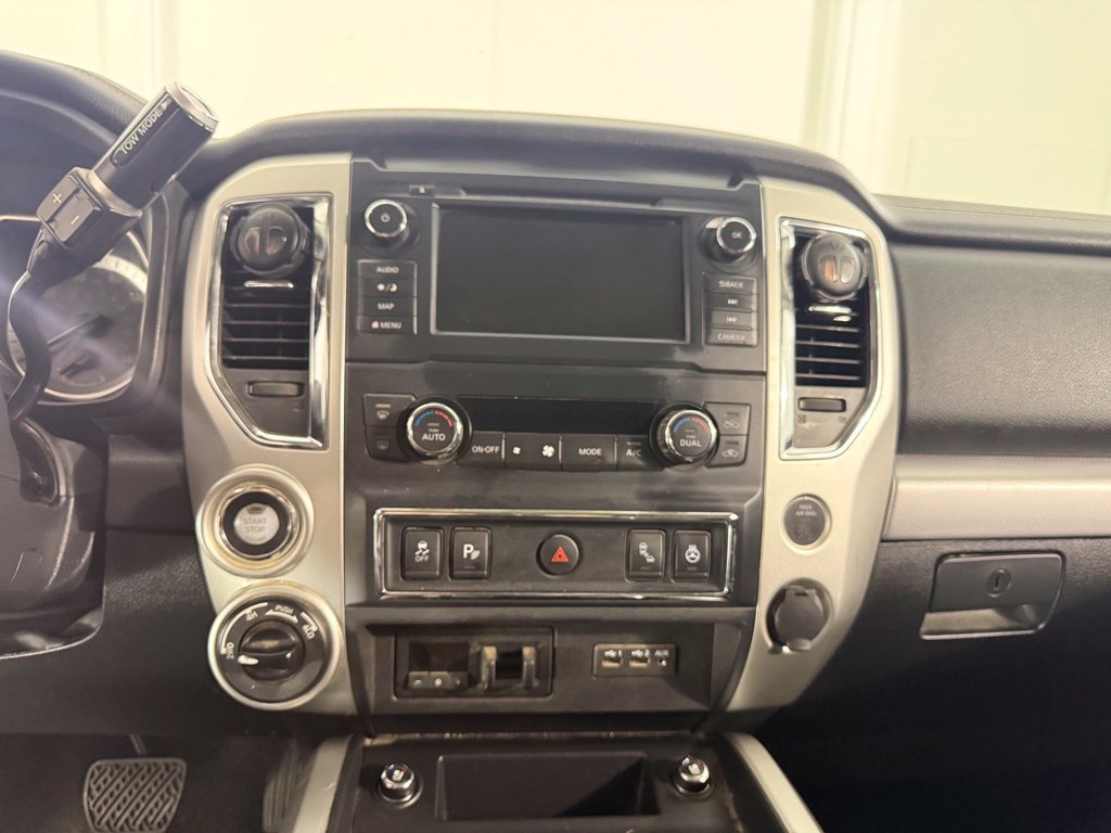 Used 2019 Nissan Titan PRO-4X w/ Pro-4x Convenience Package AWD/4WD image 15