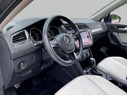 Used 2019 Volkswagen Tiguan SE w/ Panoramic Sunroof Package FWD image 15